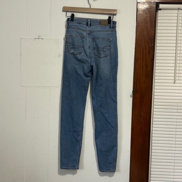 American Eagle Outfitters Mom Jeans Medium Wash Distressed High Rise Size 0 Long - Picture 2 of 5